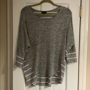 Market & Spruce size large gray 3/4 top